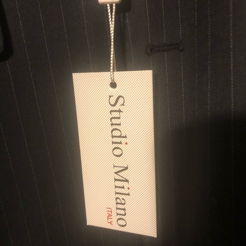 2 pc Suit - Picture 2 of 6